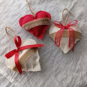 Adorno Corazones de tela x 3