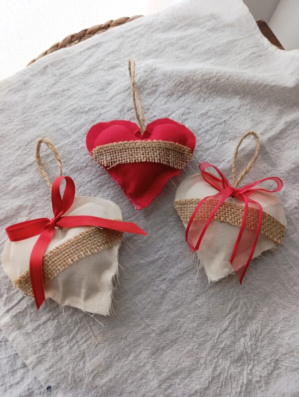 Adorno Corazones de tela x 3
